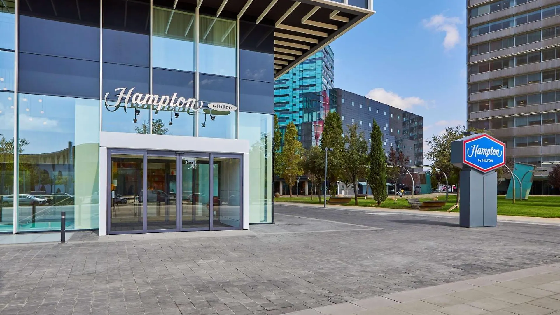 Hampton By Hilton Barcelona Fira Gran Via contacts